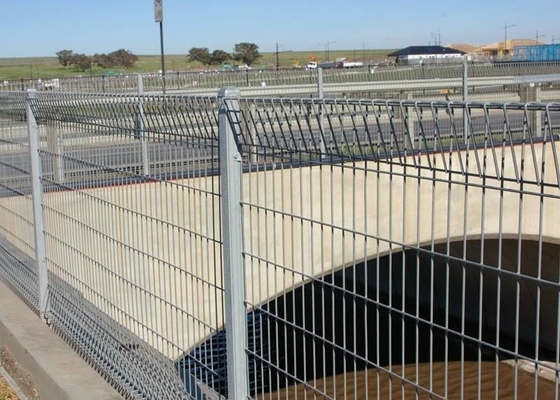 50×150mm Welded Wire Mesh Fencing Galvanized Triangle Roll Top And Bottom Brc Panel