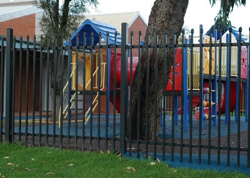 Powder coated Black 1.8x2.0m Steel Tubular Fencing With Crimp Top